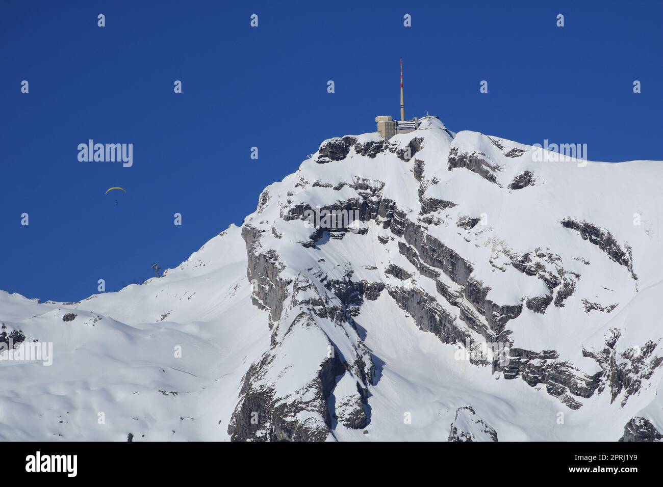 Gipfel- und Gipfelstation des Mount Saentis im Winter. Stockfoto