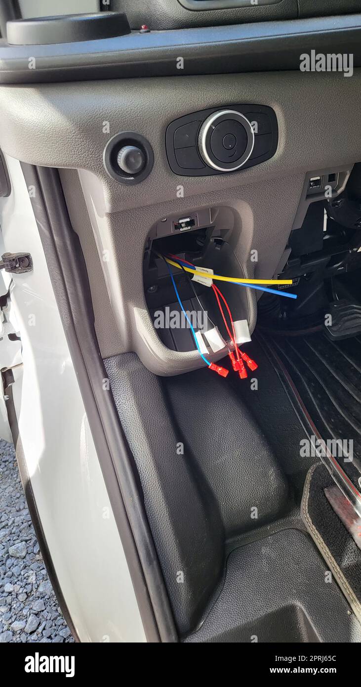 Stoßdämpfer und Luftfedern, neue Autoteile, Ersatzteile für ein mobiles Zuhause Stockfoto