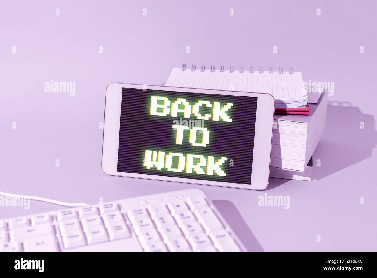 Konzeptionelle Darstellung Zurück zur Arbeit. Geschäftskonzept Rückkehr in die Arbeitsroutine Ende der Ferien oder Freizeit Stockfoto