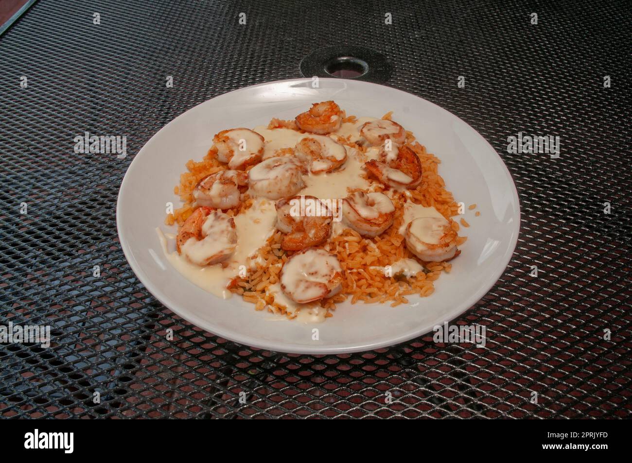 Authentisches mexikanisches Essen, bekannt als Arroz con camarones Stockfoto