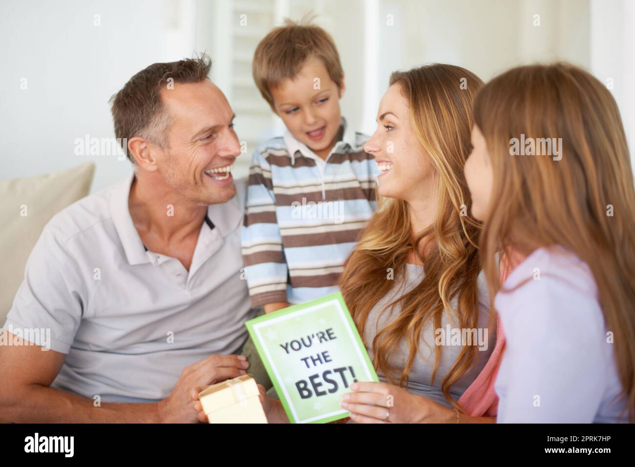 Danke, dass du eine tolle mutter bist. Eine junge Familie am Muttertag Stockfoto