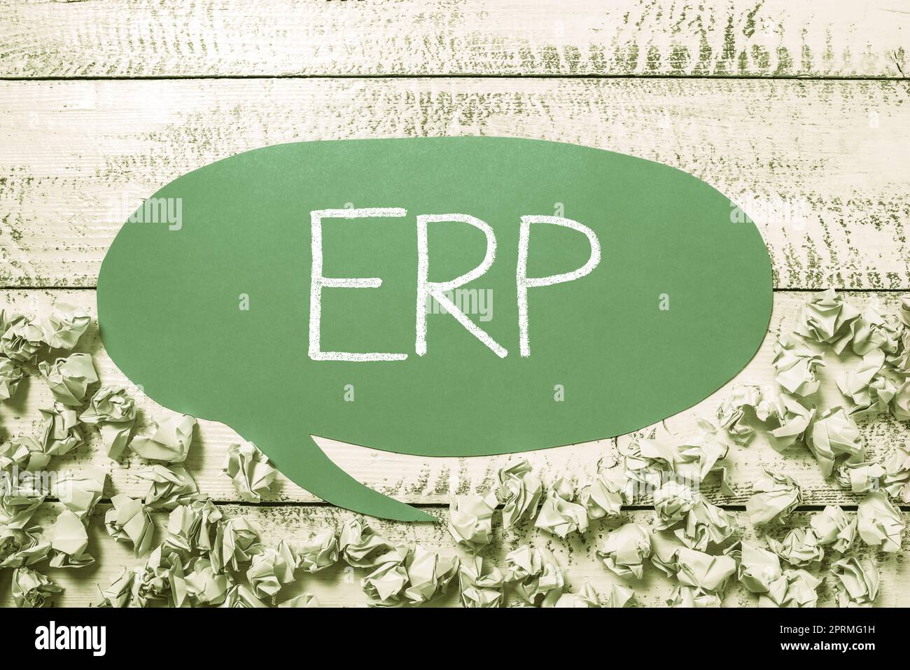 Schreiben mit Text ERP, Business Showcase Enterprise Resource Planning zentralisierte Datenbank für Geschäftsprozesse Notebook mit New Idea on Desk Stockfoto