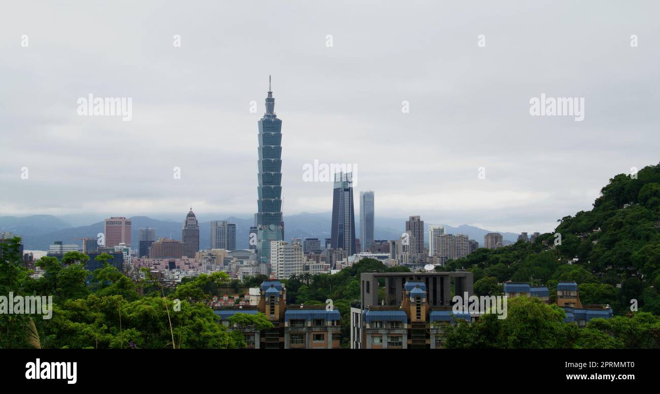 Taipei, Taiwan 18. April 2022: Skyline von Taipeh Stockfoto