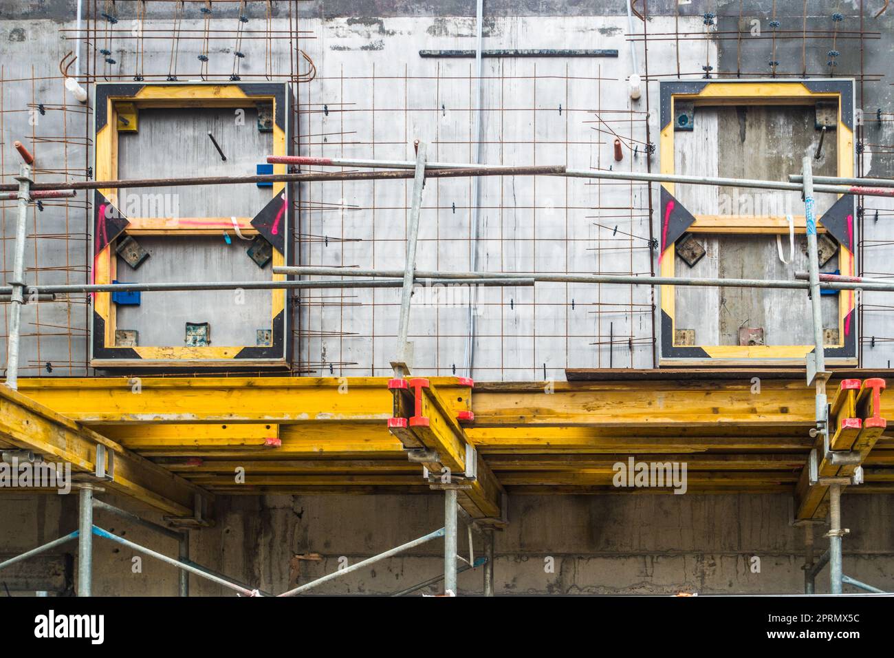 Bauarbeiten mit Fenstern und Gerüsten, Dijon, Frankreich Stockfoto