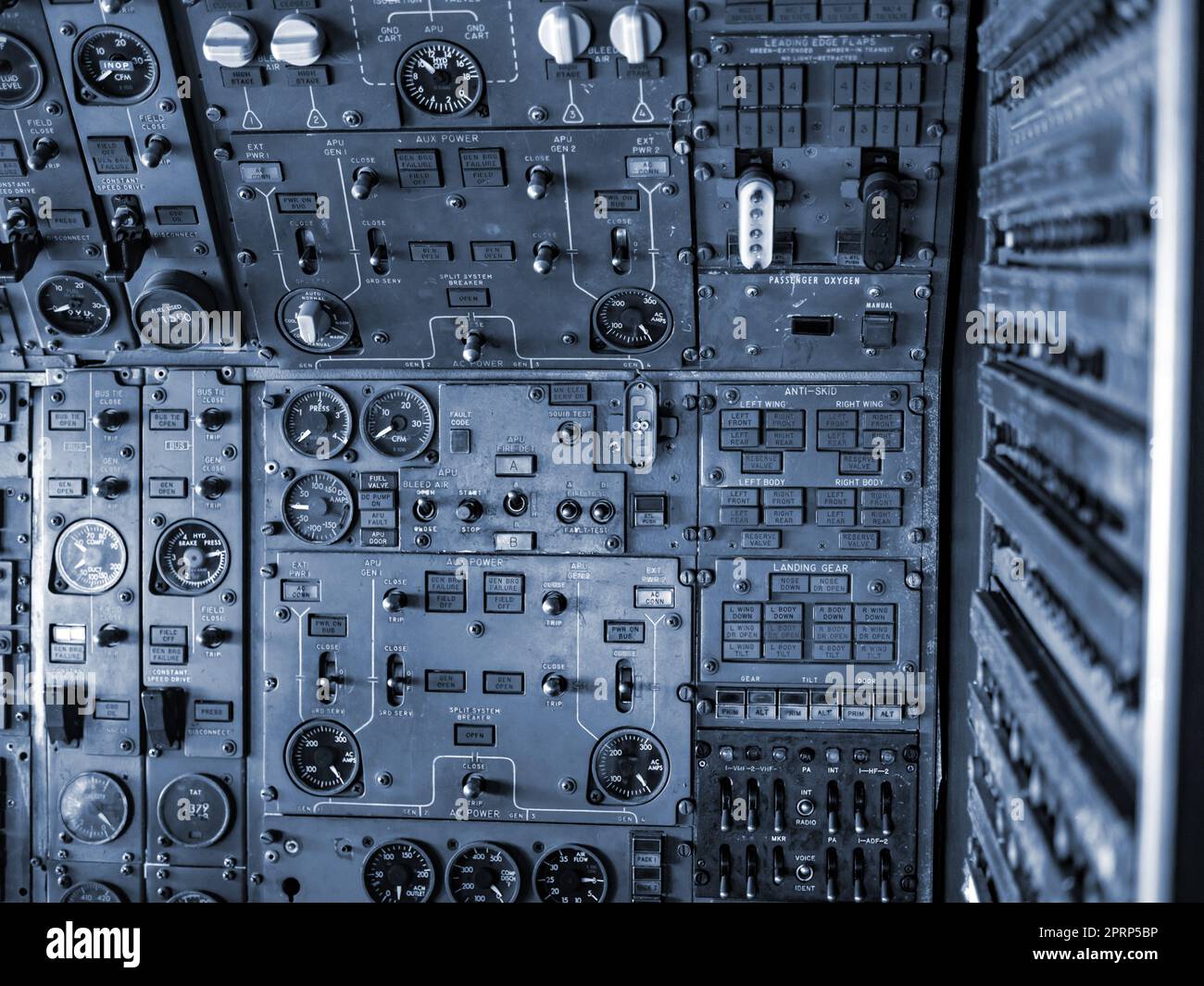 Flugsteuerungsschalter im Cockpit Stockfoto