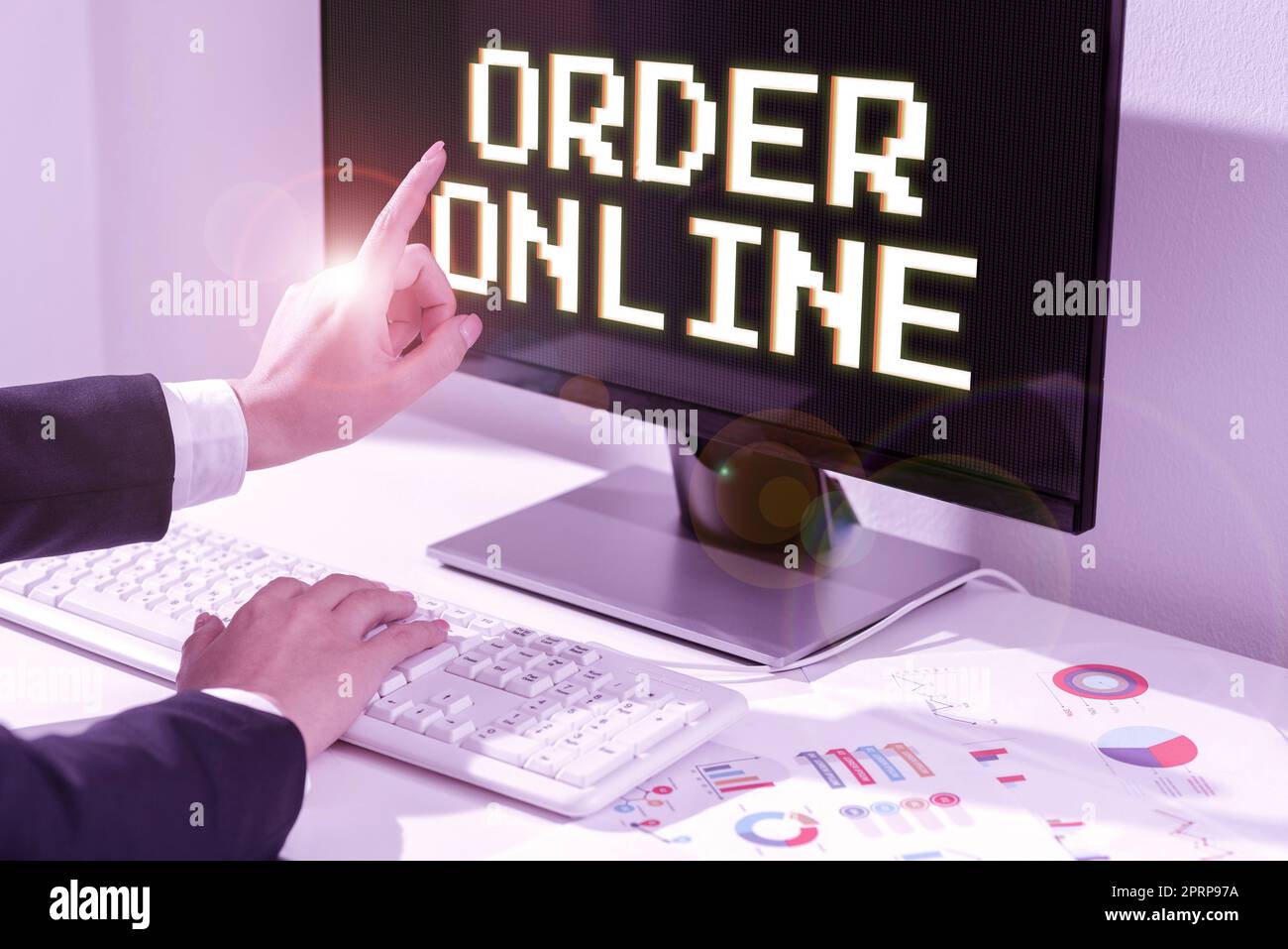 Konzeptionelle Anzeige Online bestellen, Geschäftsansatz Waren und Dienstleistungen von Verkäufern über das Internet kaufen Stockfoto