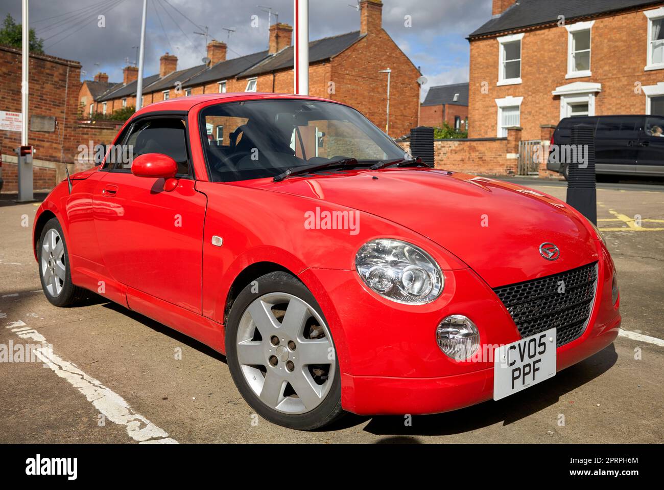 Daihatsu Copen Japanisches Cabrio mit 2 Sitzen in Rot Stockfoto