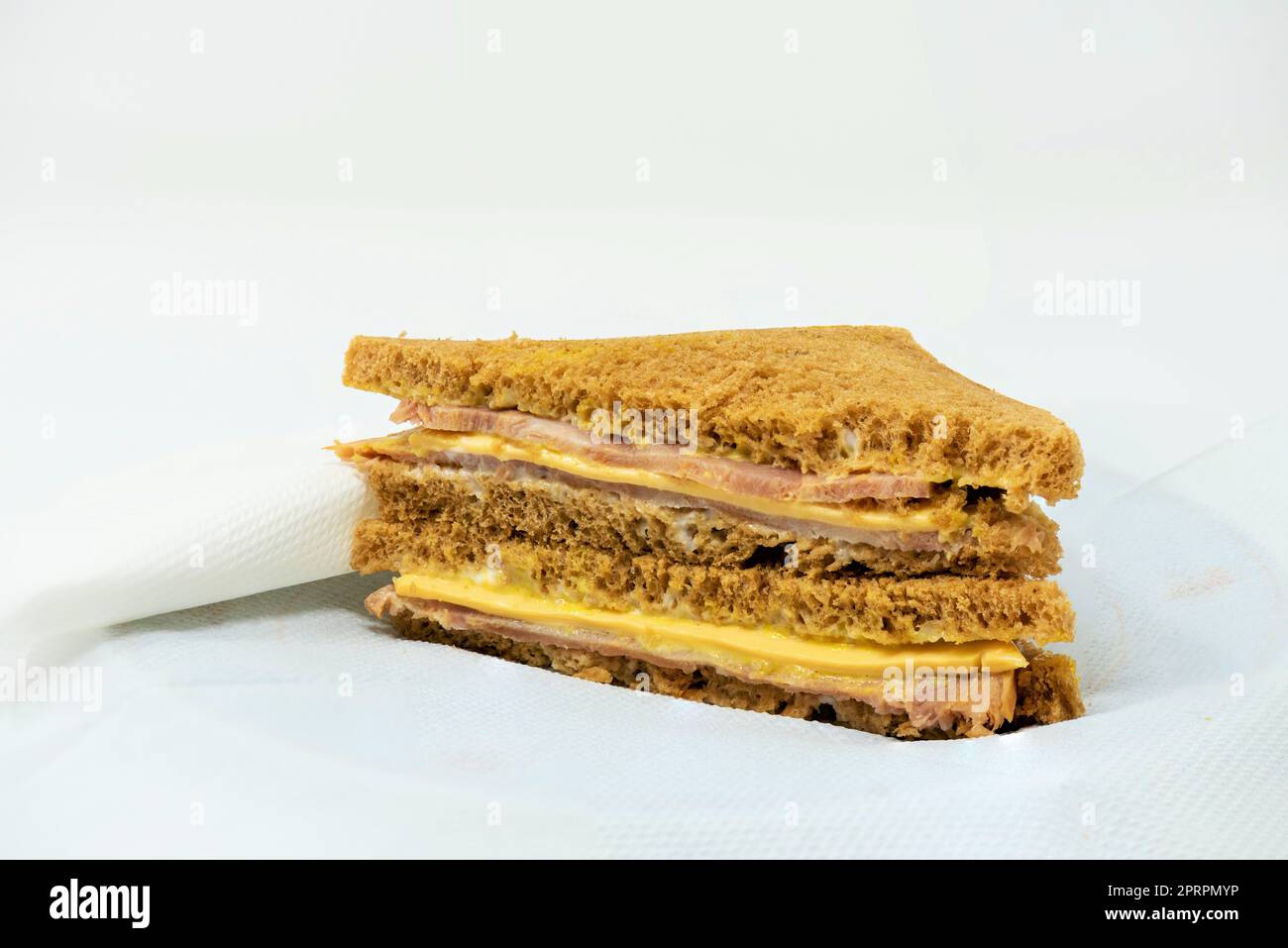 Hähnchen-Käse-Sandwich, geräuchertes Hähnchen-Schinken-Sandwich, geräuchertes Hähnchen-Sandwich, Stockfoto