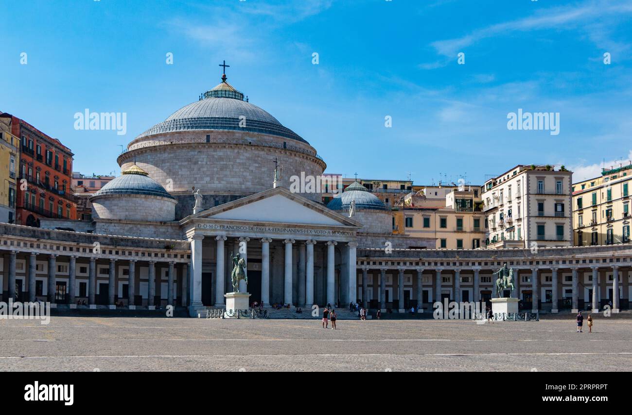 Kirche San Francesco di Paola und Piazza del Plebiscito Stockfoto