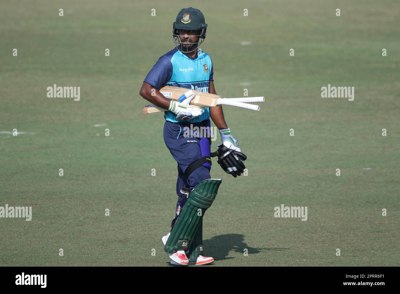 Munim Shahria während der Bangladesch National Cricket Team nimmt an der Übungssitzung im Zahur Ahmed Chowdhury Stadium, Sagorika, Chattograme, Bangladesch Teil Stockfoto