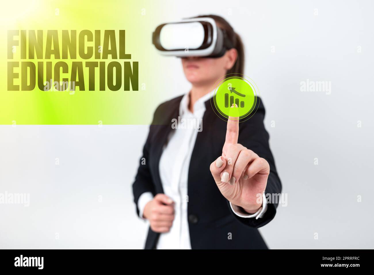 Schild mit der Anzeige „Financial Education“. Konzeptfoto zum Verständnis von Währungsbereichen wie Finanzen und Investieren Stockfoto
