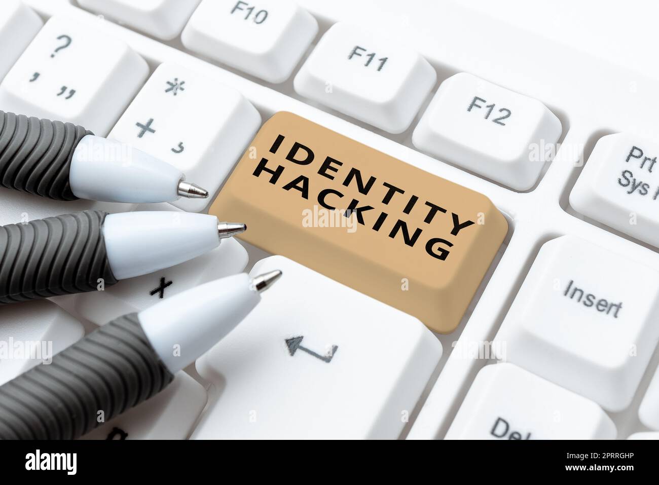 Textzeichen mit Identitäts-Hackingkriminellen, die Ihre persönlichen Daten mithilfe von Malware stehlen. Ein Wort für Kriminelle, die Ihre persönlichen Daten mit Malware stehlen Stockfoto