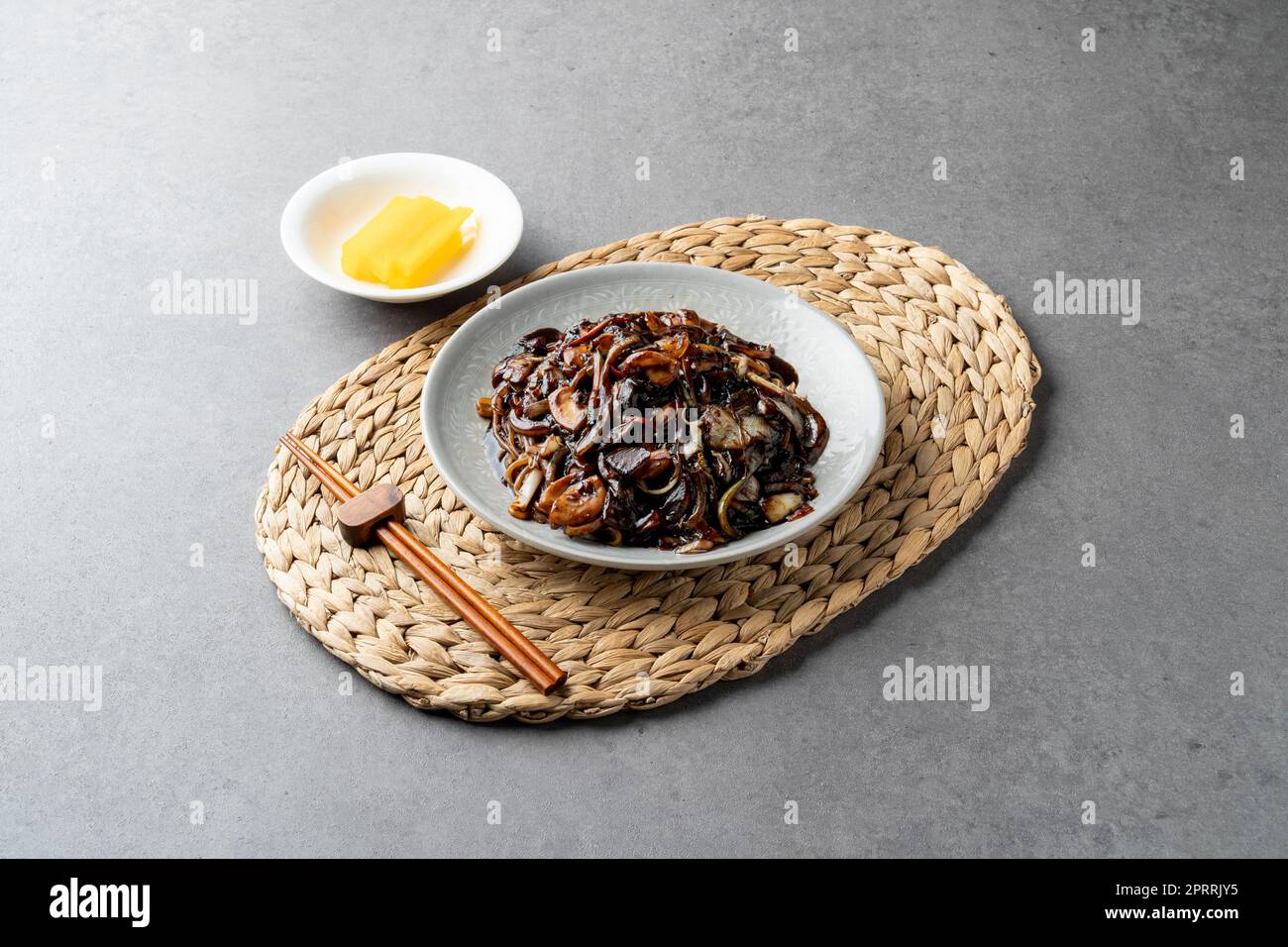 Nudeln im chinesischen stil -Fotos und -Bildmaterial in hoher Auflösung ...