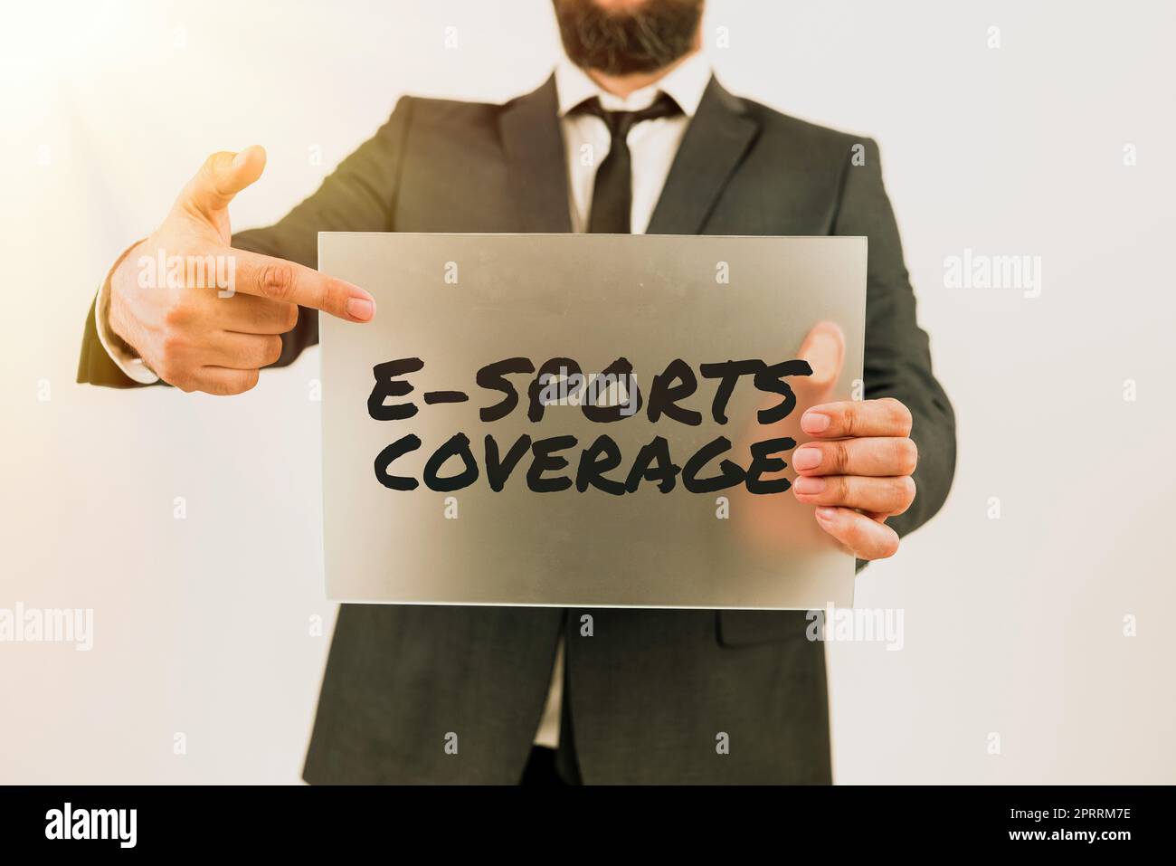 Handschrifttext E Sports CoverageReporting live zum neuesten Sportwettbewerb Broadcasting. Geschäftsansatz Live-Berichterstattung über den neuesten Sportwettbewerb Broadcasting Stockfoto