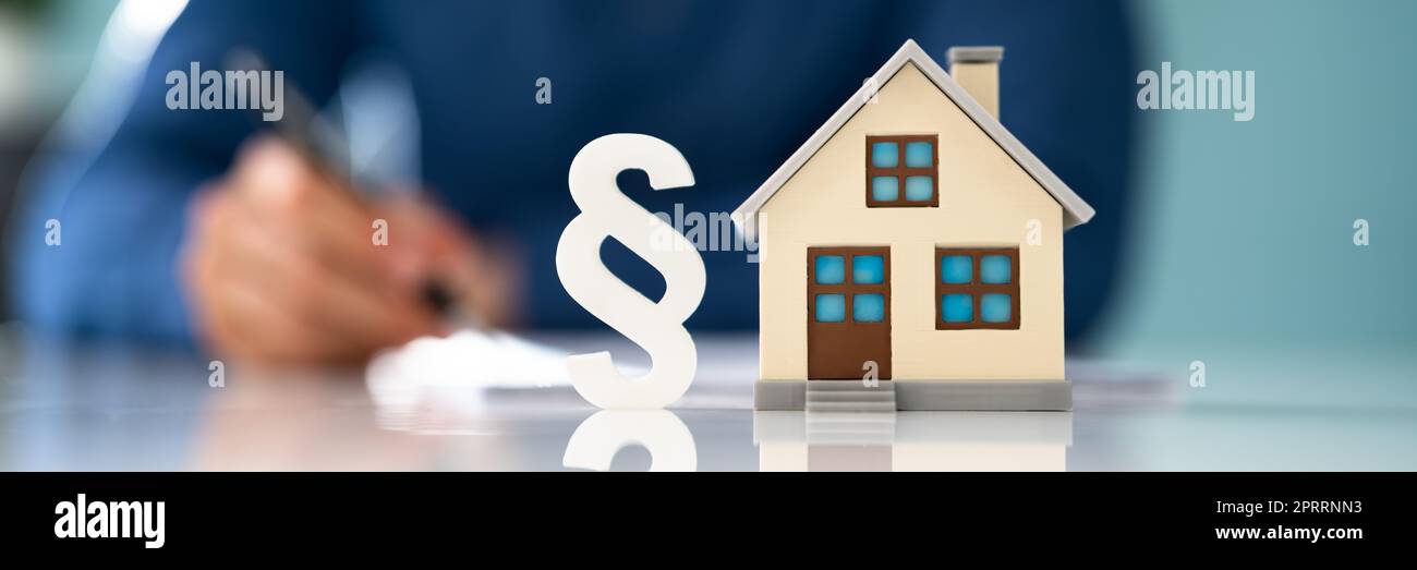 Blau Cubic Block mit Absatz Symbol innen Haus Modell Stockfoto