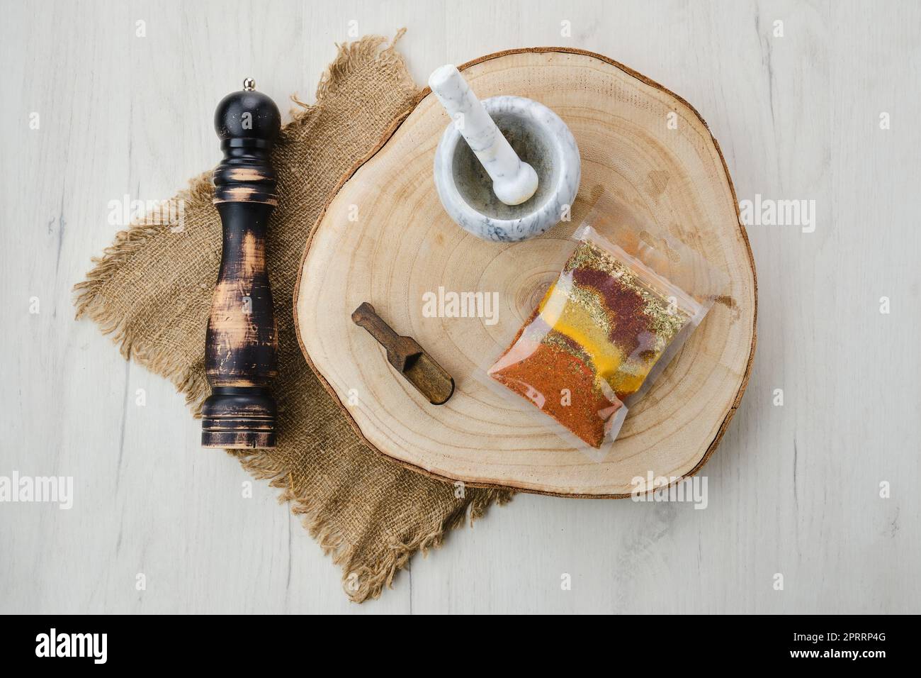 Draufsicht der Gewürzmischung in Kunststoffverpackungen Stockfoto