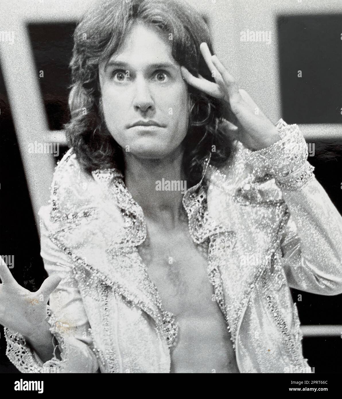RAY DAVIES als „Star“, der behauptet, jeden in der Granada TV-Aufführung STARMAKER aus dem Jahr 1974 zu einem Rockidol machen zu können Stockfoto