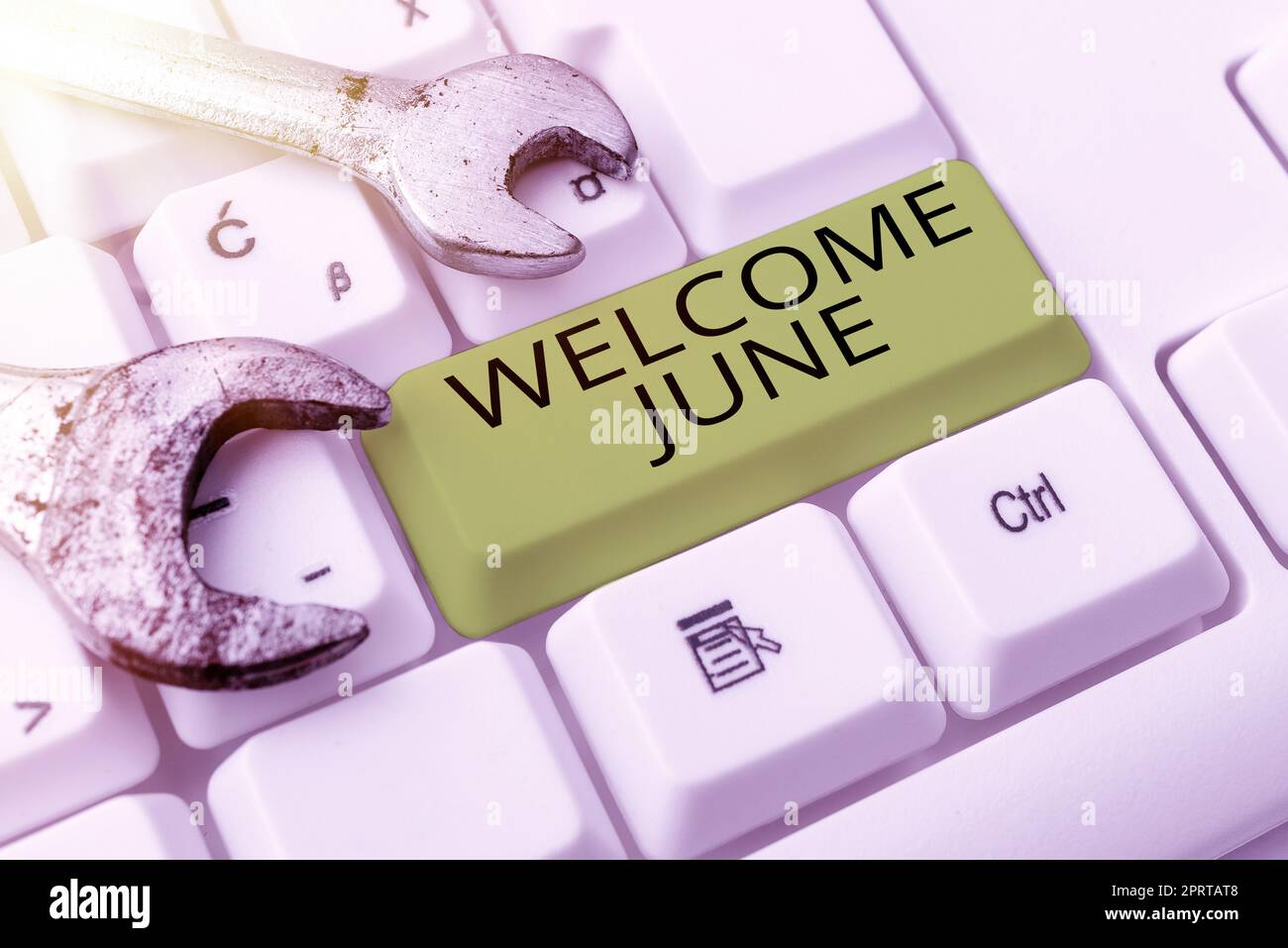 Schreiben mit Text Willkommen Juni. Internet-Konzept-Kalender Sechster Monat zweites Quartal dreißigtägige Grüße Stockfoto