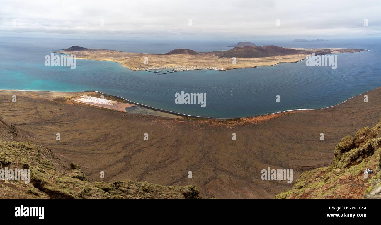 Blick auf die Insel La Graciosa vom Mirador Del Rio. Lanzarote. Kanarische Inseln. Spanien. Stockfoto