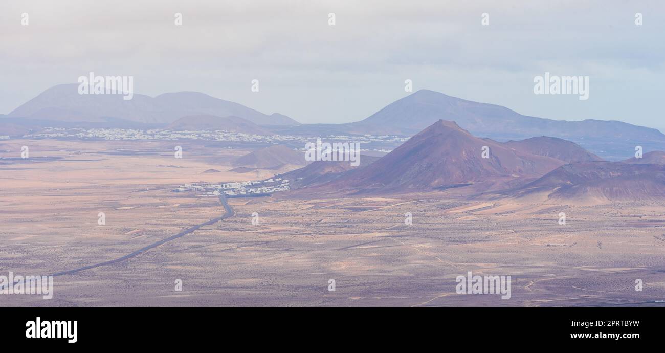 Typische Naturlandschaft der Insel. Blick vom Mirador de Guinate. Panoramablick. Lanzarote. Kanarische Inseln. Spanien. Stockfoto