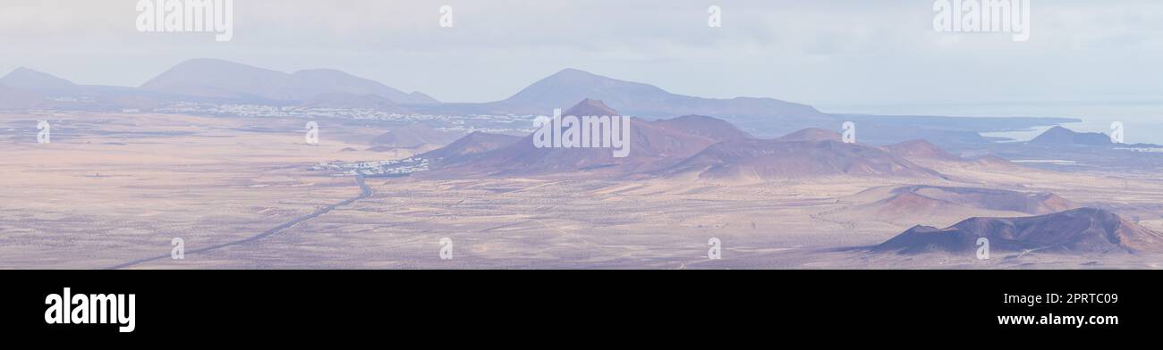 Typische Naturlandschaft der Insel. Blick vom Mirador de Guinate. Panoramablick. Lanzarote. Kanarische Inseln. Spanien. Stockfoto