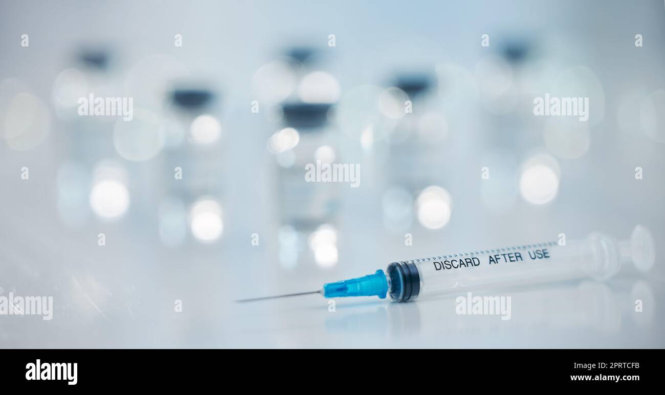 Covid Vaccine Needle für Botox, medizinische pharmazeutische Medikamente oder Krebsmedizin in Corona Virus Forschungslabor oder Apotheke, Needle für Gesundheitswesen, Krankenhaus oder Klinik Innovationshintergrund Stockfoto