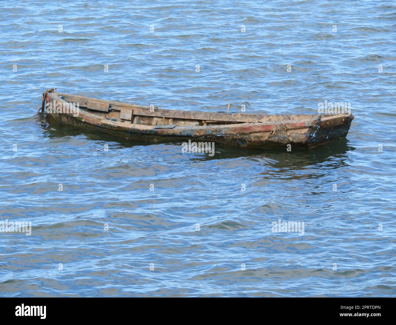 Schiffswrack-Boot versank Gefahr traurige Trauer alt verlassen Stockfoto