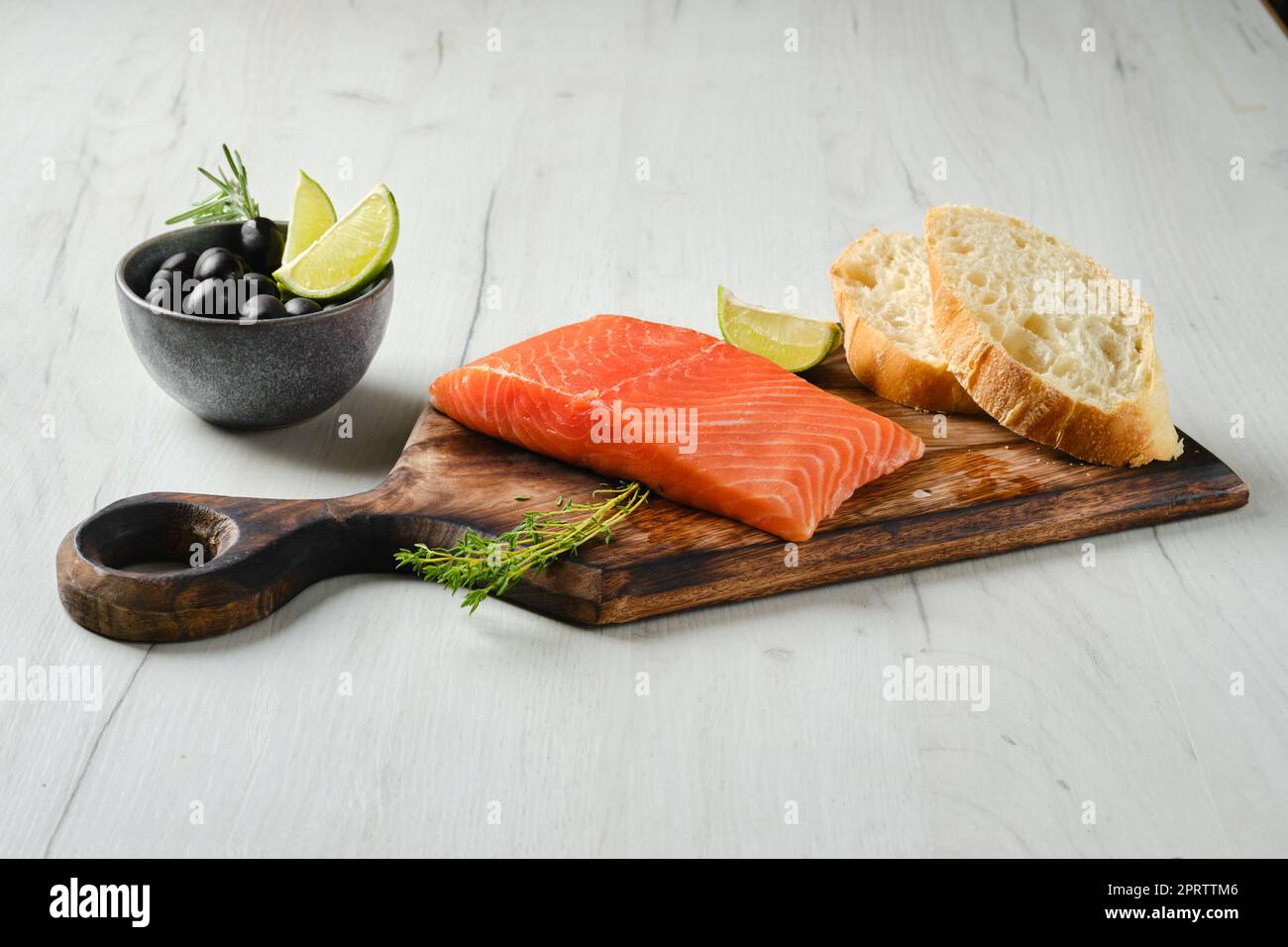 Ein Stück frisches Lachssteak Stockfoto