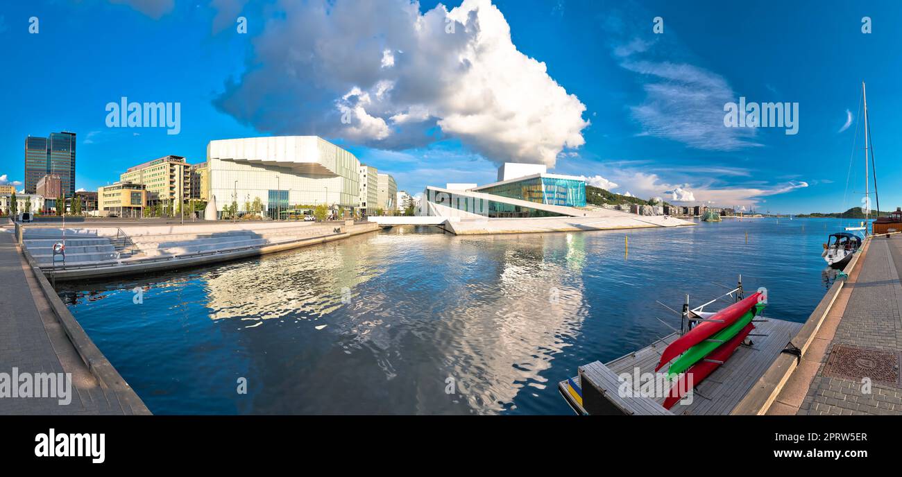 Blick auf das Wasser von Oslo und moderne Architektur Stockfoto