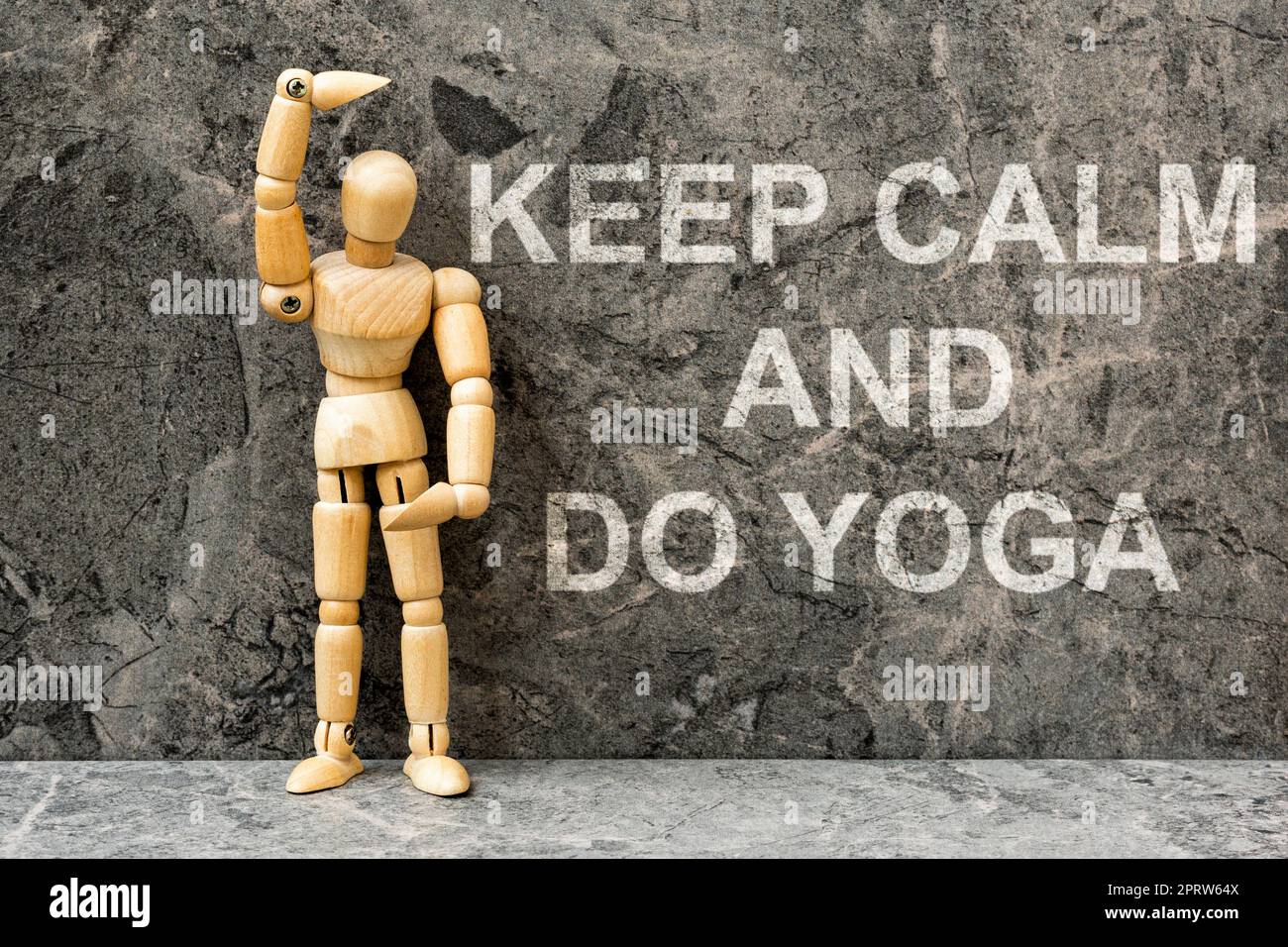 Bleiben Sie ruhig und machen Sie yoga Stockfoto