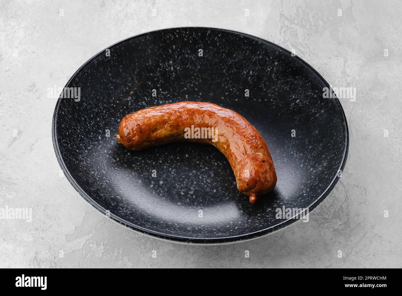 Gebratene Schweinewurst auf einem Teller Stockfoto