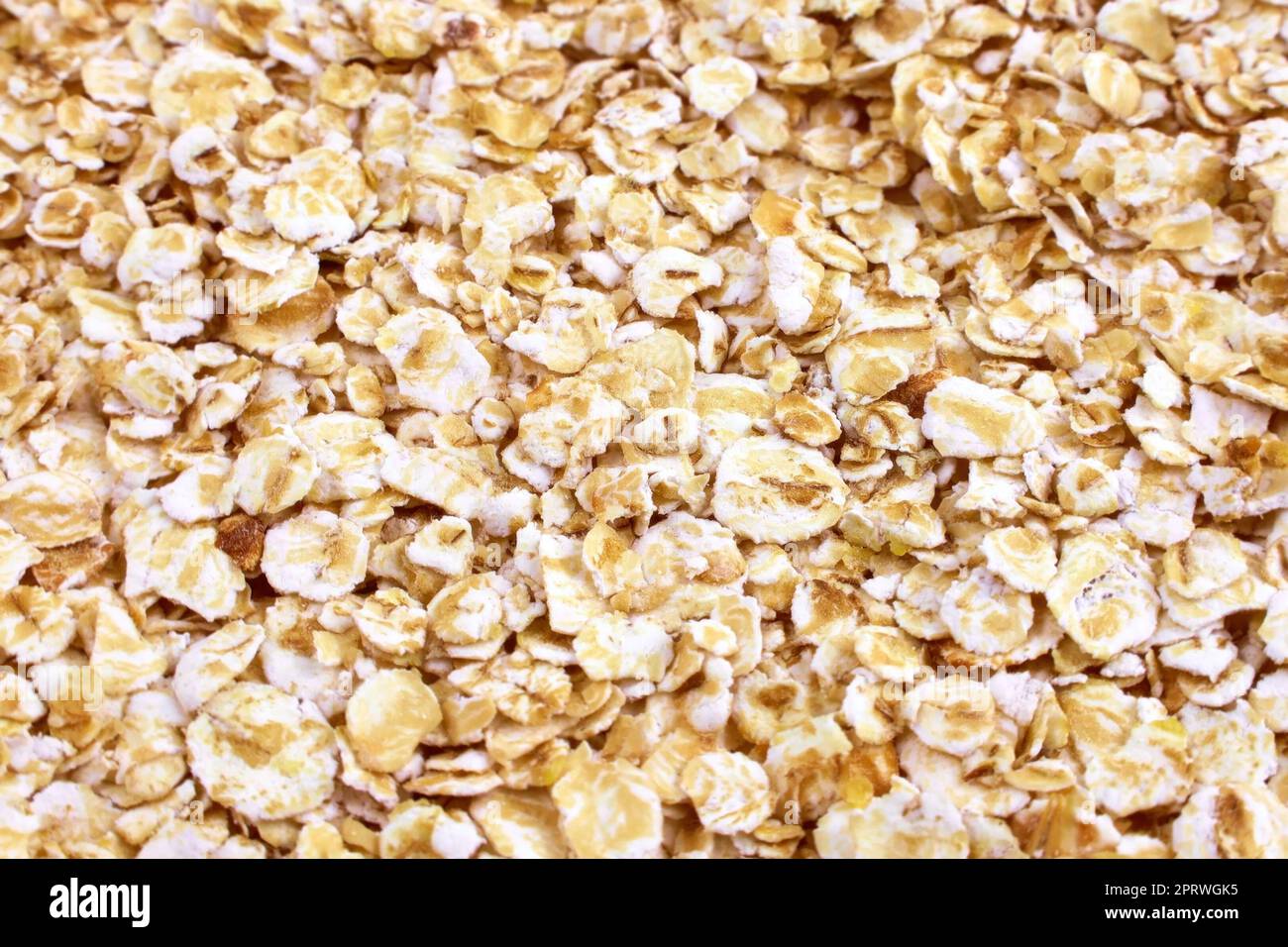Gelbe Haferflocken Frühstückscerealien-Konsistenz Nahaufnahme. Stockfoto