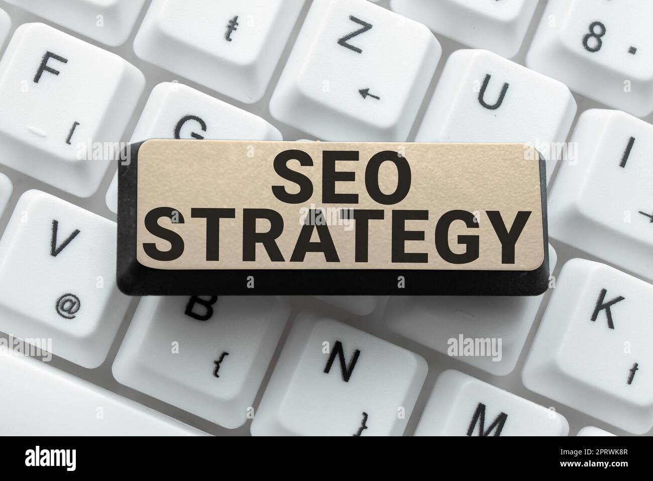 Textunterschrift mit Darstellung der Seo-Strategie. Business-Ansatz Techniken und Taktiken, um die Besucher einer Website zu erhöhen Stockfoto