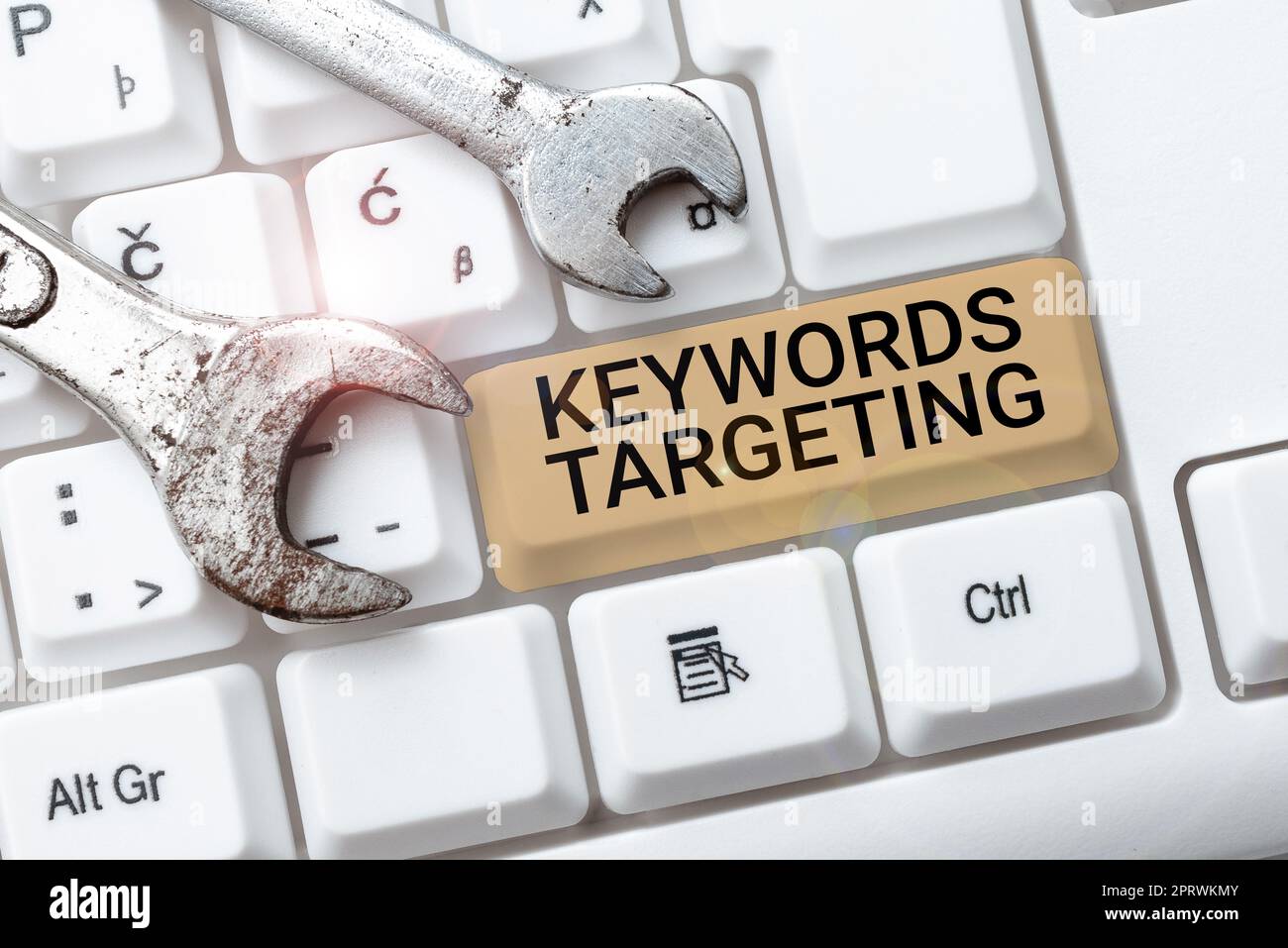 Text, der Inspiration Keywords TargetUse relevante Wörter, um in Suchmaschinen einen hohen Rang zu erhalten. Geschäftsidee Verwenden Sie relevante Wörter, um in Suchmaschinen einen hohen Ranking zu erhalten Stockfoto