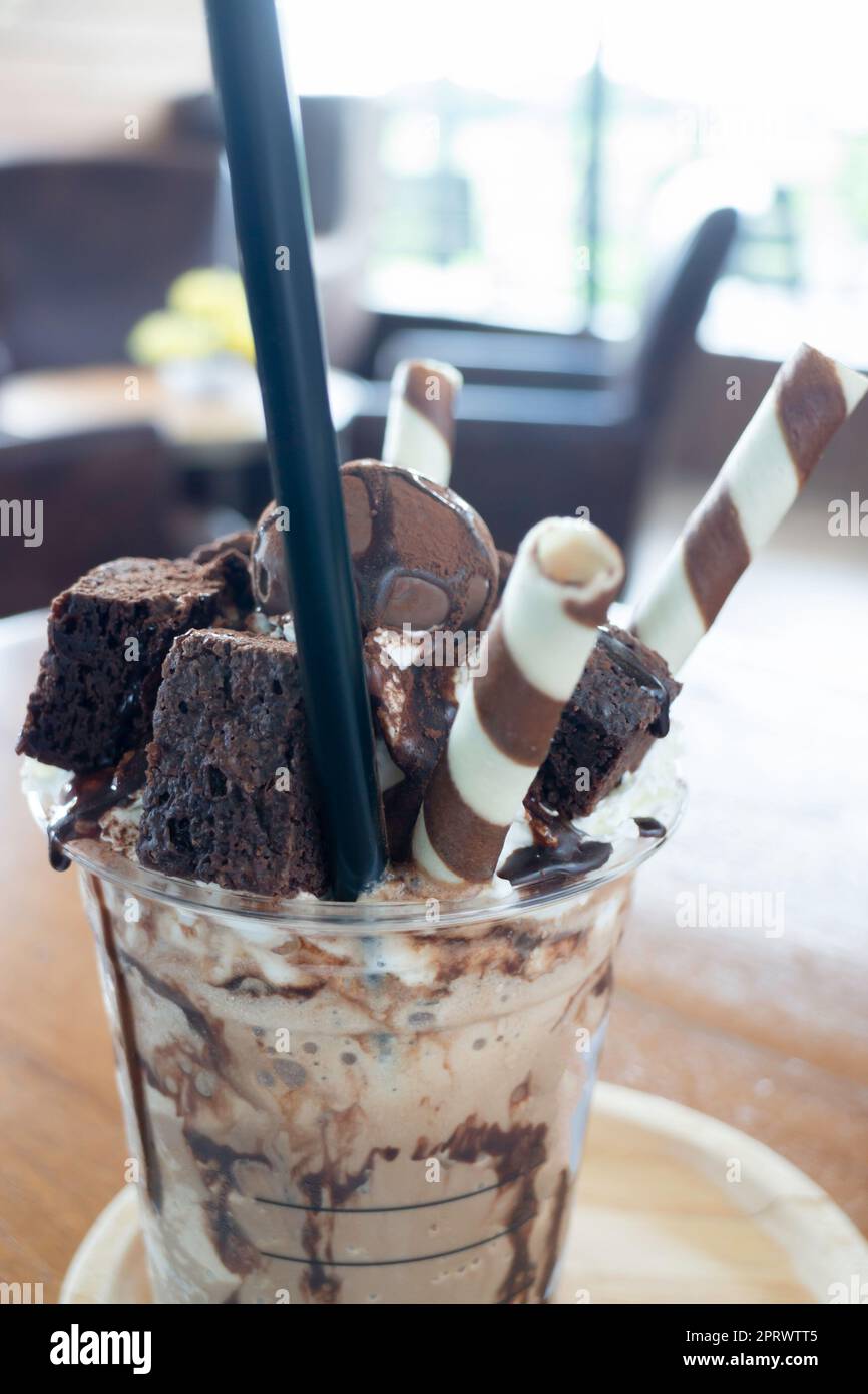 Köstlicher Brownie Frappe-Drink aus Schokolade, Stockfoto Stockfoto
