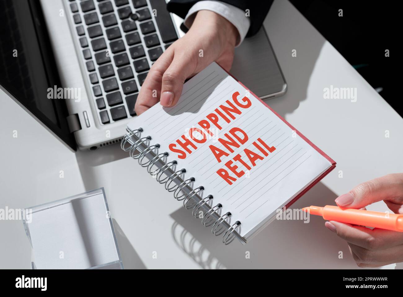 Handschrift Text Einkaufen und Einzelhandel. Wort für den Prozess des Verkaufs von Konsumgüterdiensten an Kunden Stockfoto