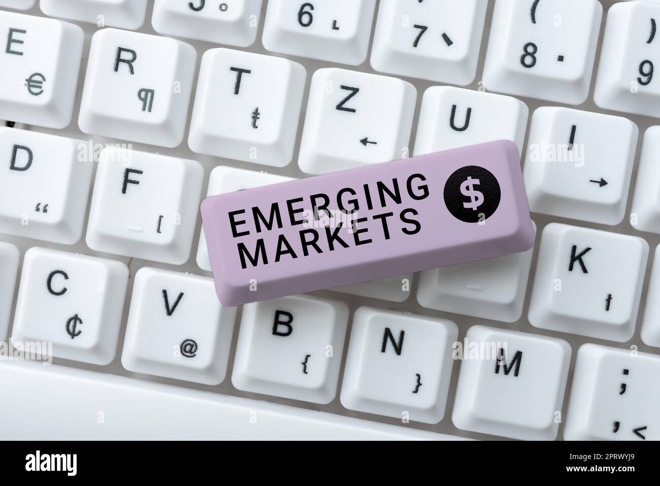 Handgeschriebener Text Emerging Marketscountry, der einige Merkmale entwickelter Geschäfte aufweist. Land mit Internetkonzept, das einige Merkmale entwickelter Geschäfte aufweist Stockfoto