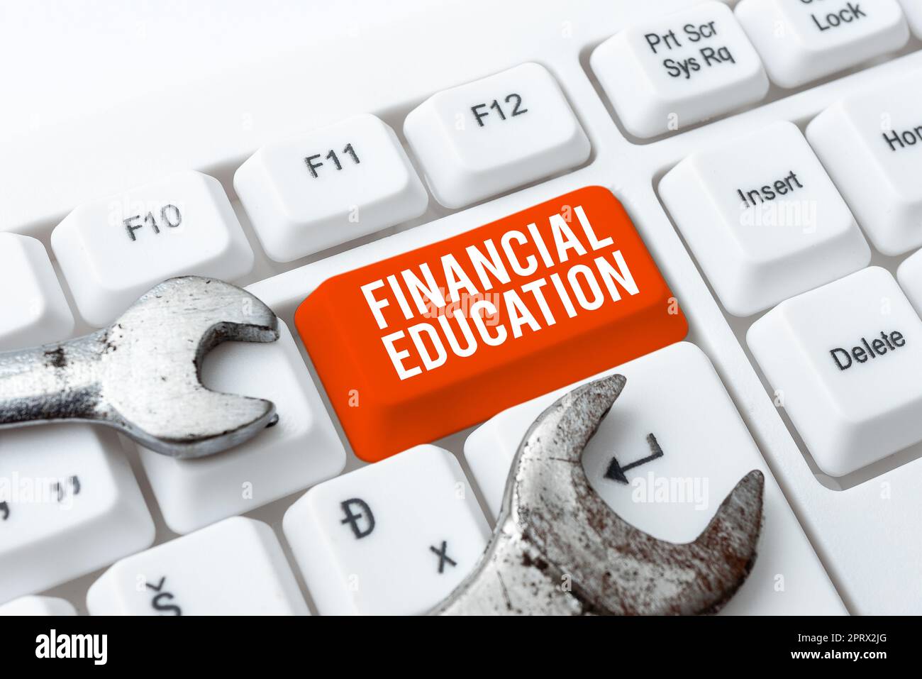 Schild mit der Anzeige „Financial Education“. Geschäftsansatz Verständnis von Währungsbereichen wie Finanzen und Investitionen Stockfoto