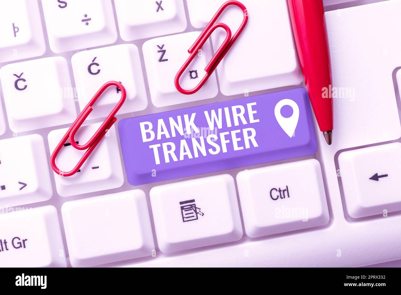 Inspiration mit Zeichen für Banküberweisung elektronischer Geldtransfer durch Banken. Wort für elektronische Mittelübertragung durch Finanzinstanzen. Stockfoto