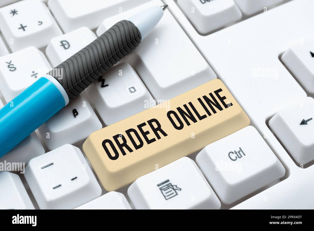 Unterschreiben Sie, um die Bestellung online anzuzeigen. Business Showcase Waren und Dienstleistungen von den Verkäufern über das Internet kaufen Stockfoto
