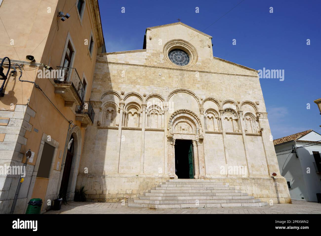 Fassade der Kathedrale von Termoli, Molise, Italien Stockfoto