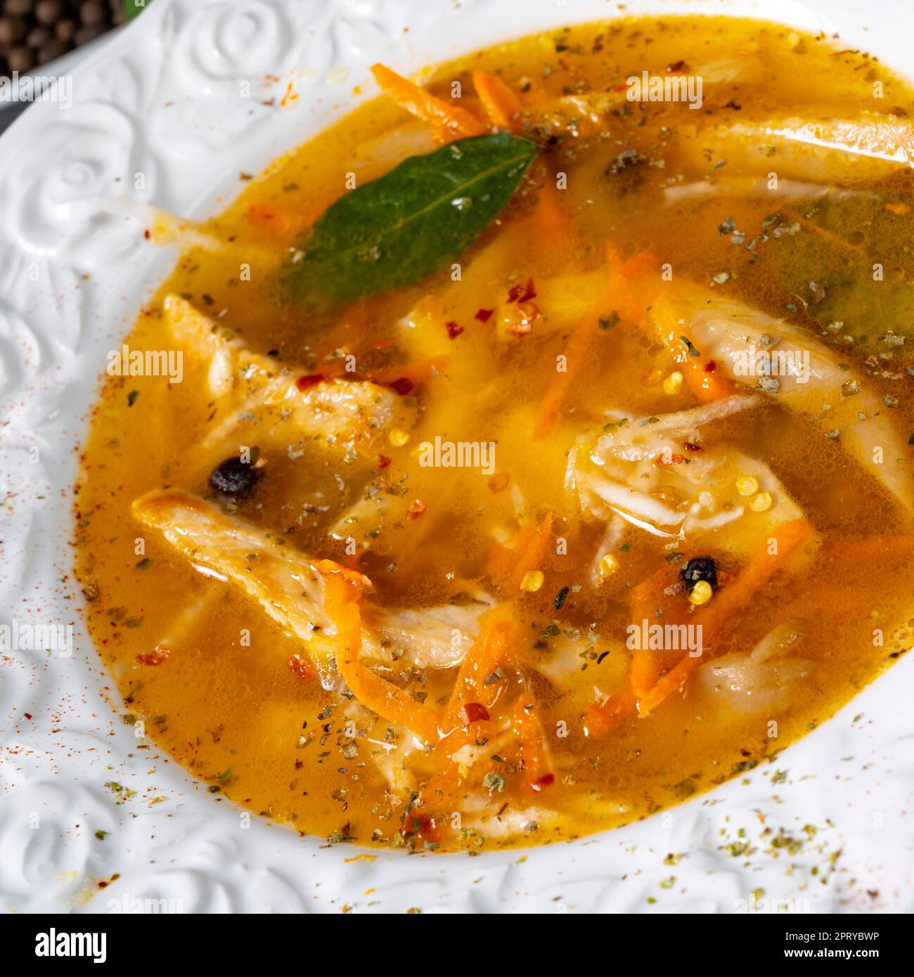 Pikante Austernsuppe mit Hühnerfleisch Stockfoto