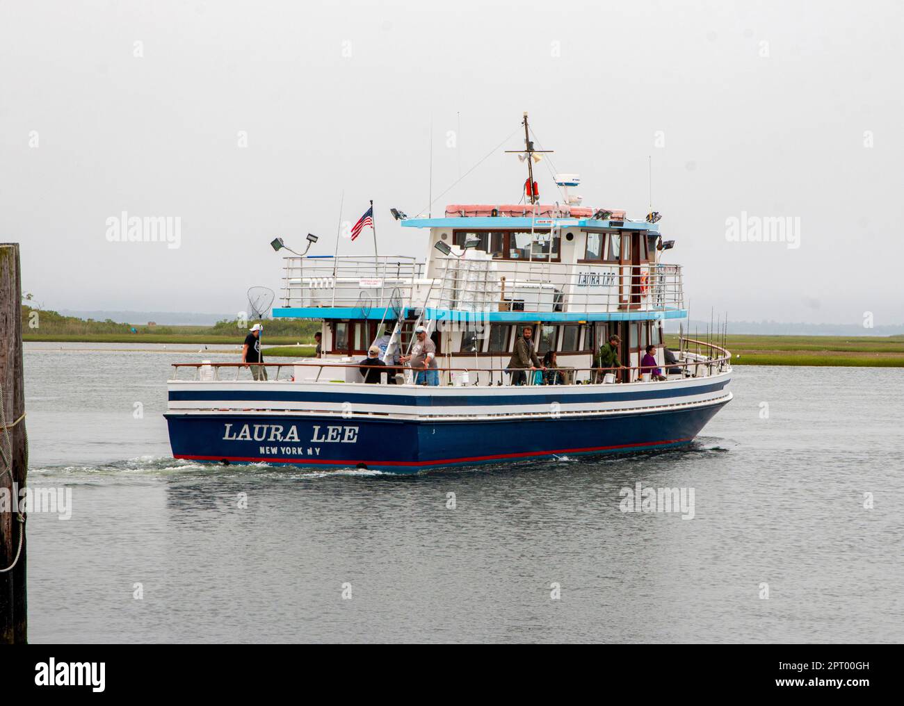 Bay Shore, New York, USA - 27. Mai 2022: Das Passagierfischerboot Laura Lee fährt vom Captree State Park auf Long Island aus. Stockfoto