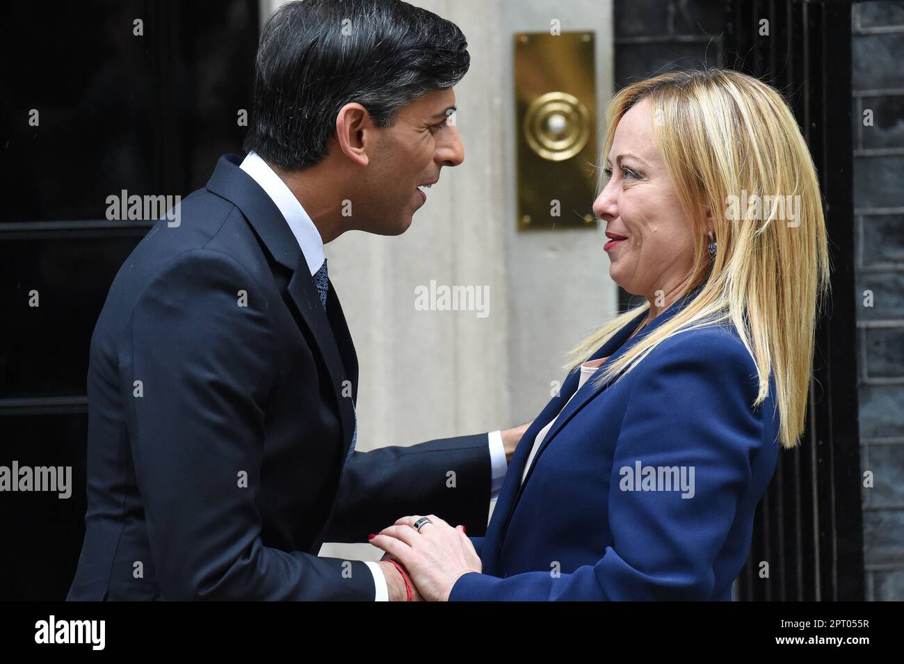 London, Großbritannien. 27. April 2023. Premierminister Rishi Sunak trifft sich mit Giorgia Meloni, dem italienischen Premierminister in der Downing Street, Credit: MARTIN DALTON/Alamy Live News Stockfoto