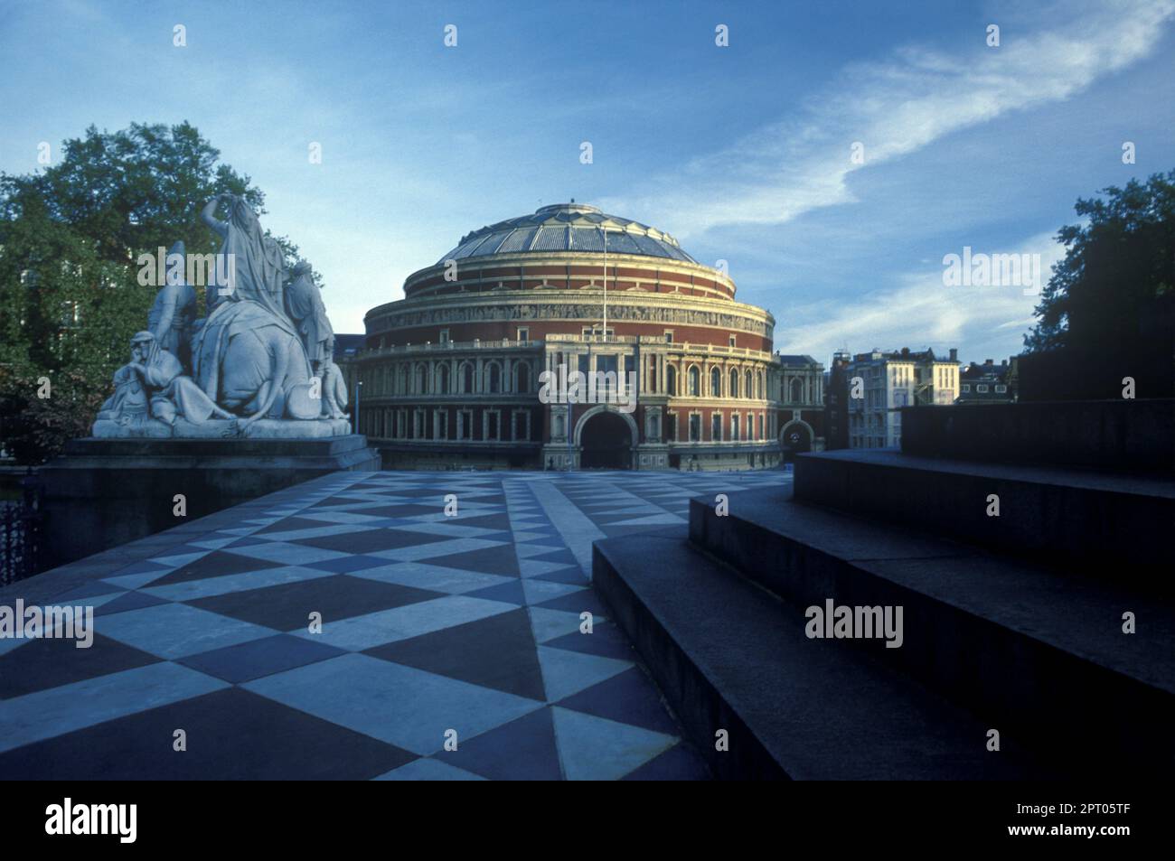 ROYAL ALBERT HALL VOM ALBERT MEMORIAL KENSINGTON GARDENS LONDON ENGLAND UK Stockfoto