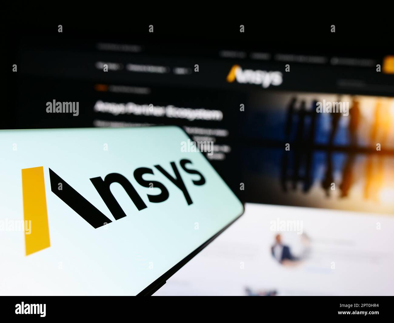 Smartphone mit Logo des amerikanischen Simulationssoftwareunternehmens Ansys Inc. Auf dem Bildschirm vor der Business-Website. Fokus auf der linken Seite des Telefondisplays. Stockfoto