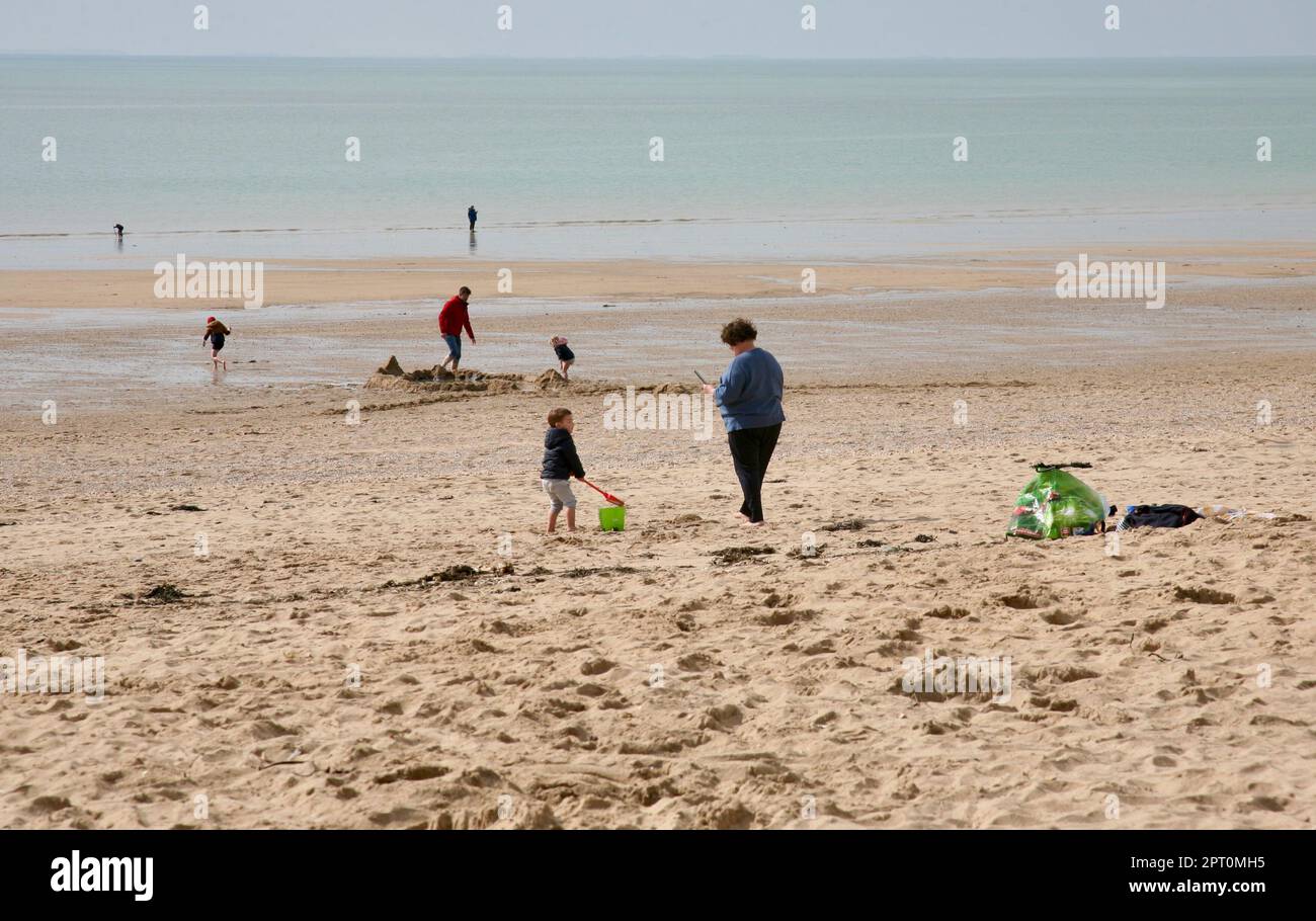 Eine großartige Gelegenheit für ein Urlaubsfoto im Carolles-Plage in der Normandie, Nordwestfrankreich, Europa Stockfoto