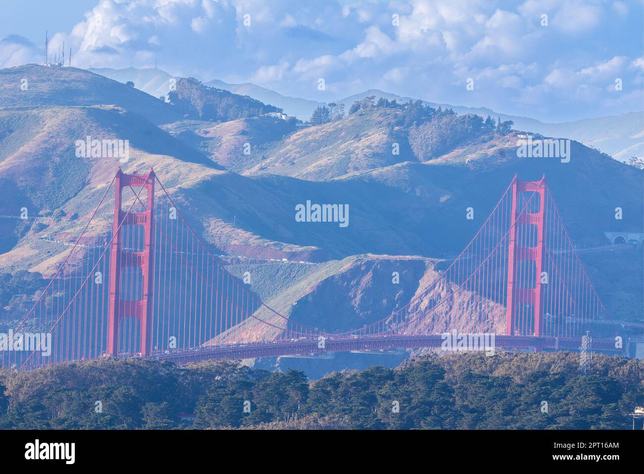 Die Golden Gate Bridge über Twin Peaks. San Francisco, Kalifornien, USA. Stockfoto