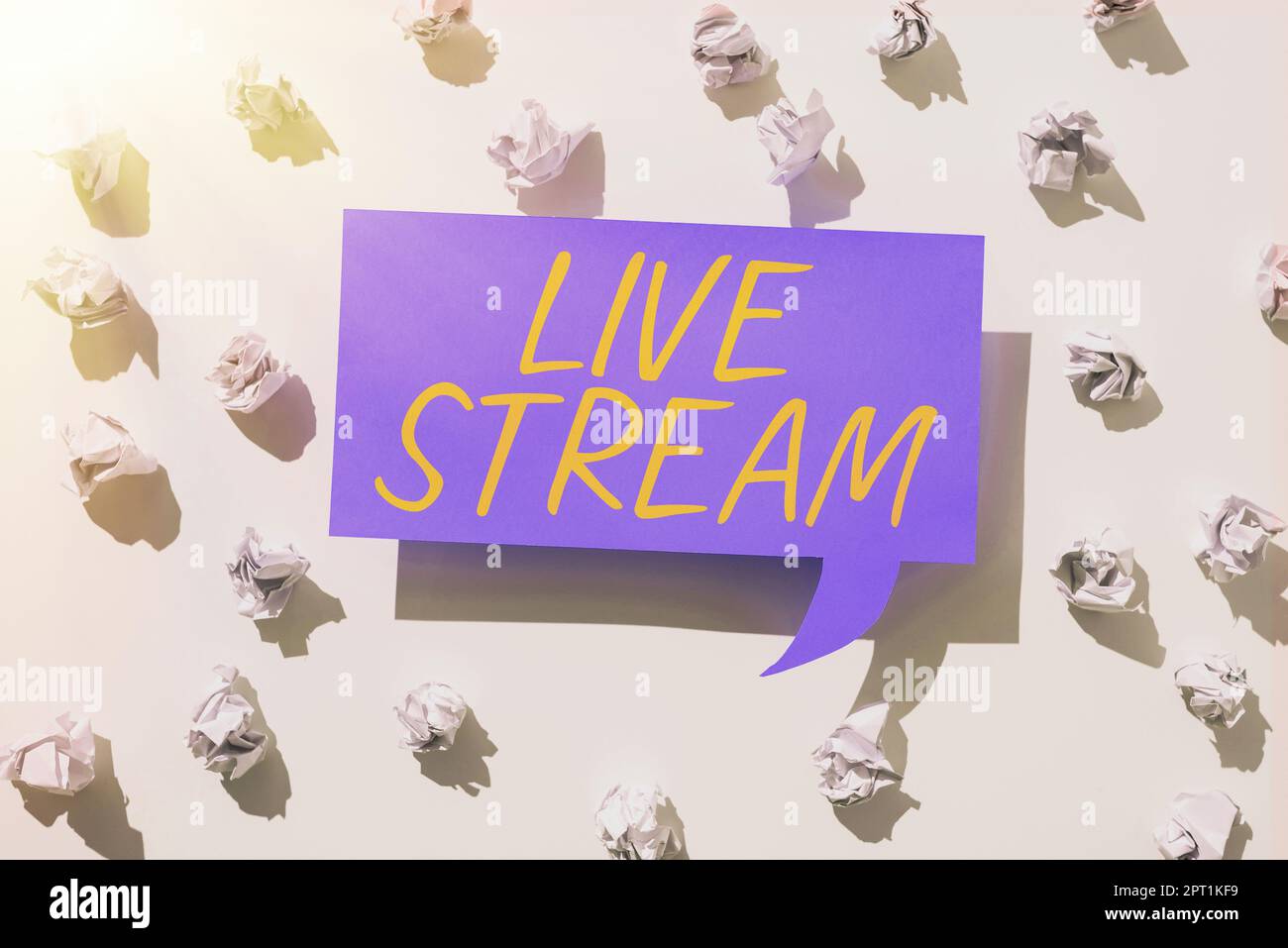 Handgeschriebener Text Live Stream, Geschäftsidee zur Übertragung von Video- oder Audiomaterial über das Internet Stockfoto