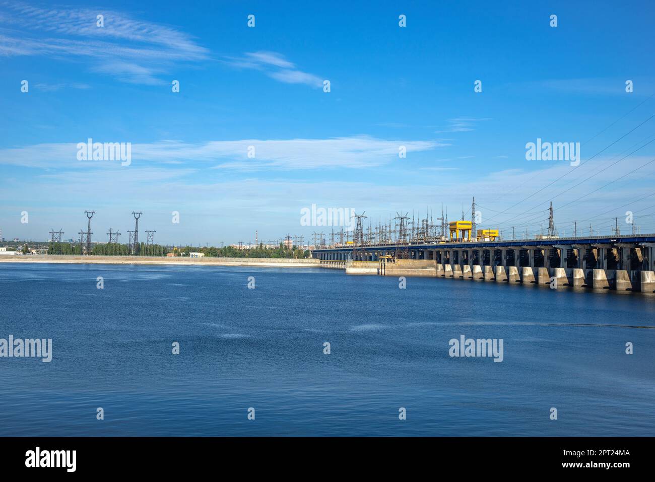 Blick auf den Wolga-Ufer und das Wasserkraftwerk. Wolgograd, Russland Stockfoto